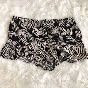 City Chic Shorts Size 18 Ruffle Hem Leaf Print